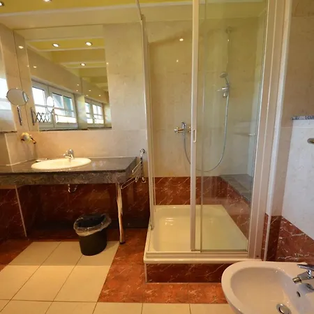 Holiday home Eck-reethaus-kirchhaus Gross Zicker